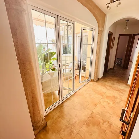 Atico Con Piscina Privada En El Corazon De Nerja! Hébergement de vacances Nerja